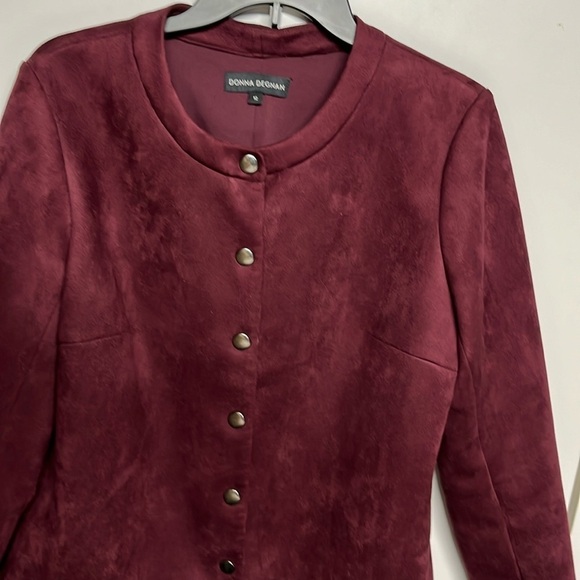 Donna Degnan Burgundy Collarless Blazer - Picture 9 of 14
